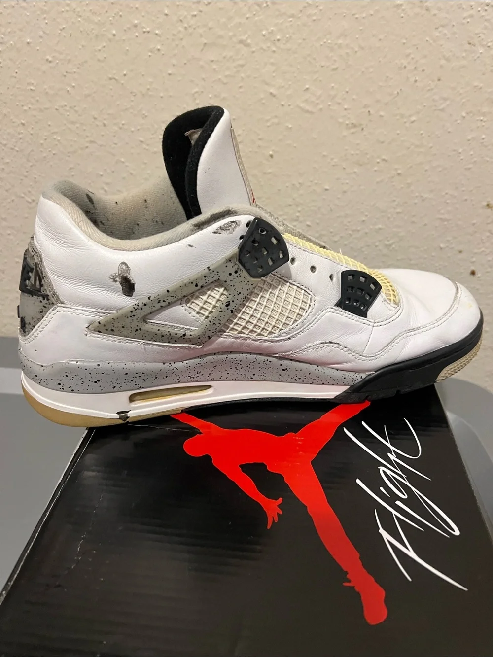 Air Jordan 4 Retro Men’s Sneakers - White/Black/Cement